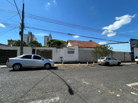 Casas com excelente metragem de Terreno para venda no bairro Brasil em Uberlndia